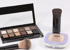 Overview of mineral makeup brands, how they present